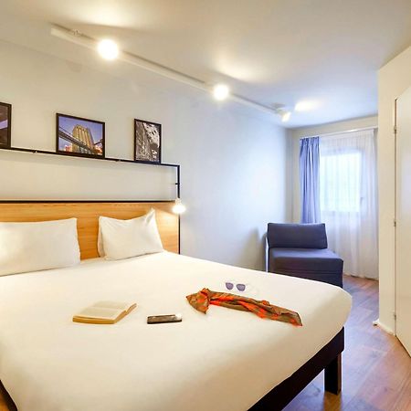 Отель Ibis Lorient Centre Gare Экстерьер фото