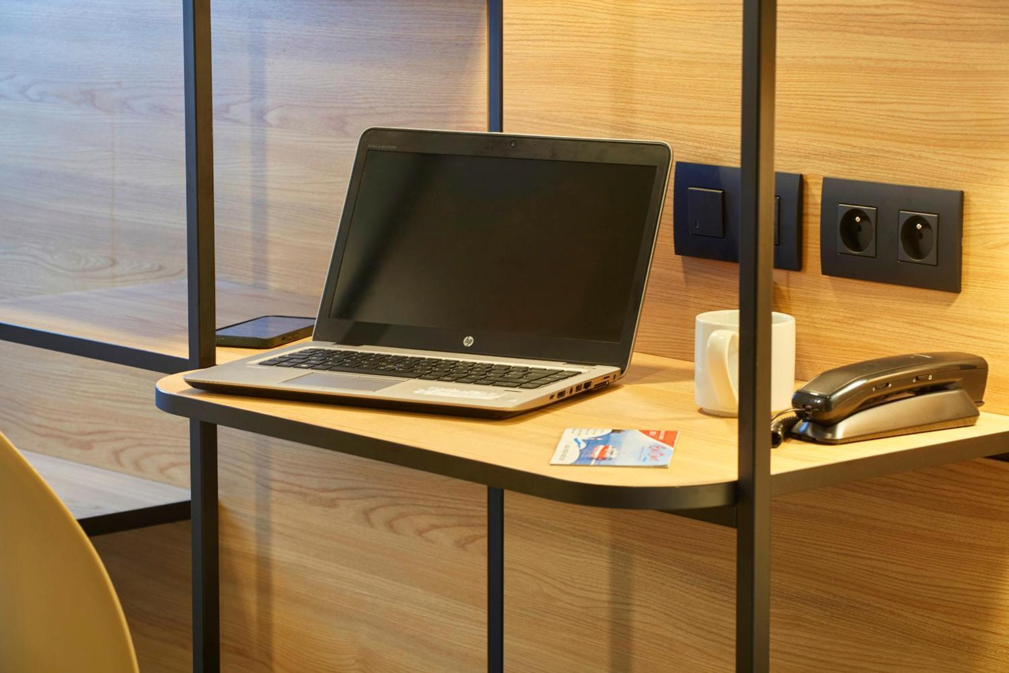 Отель Ibis Lorient Centre Gare Экстерьер фото